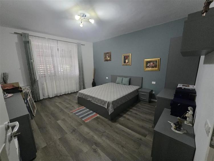 Casă individuală cu 5 camere cu Teren 1600 Mp în Șinca Veche
