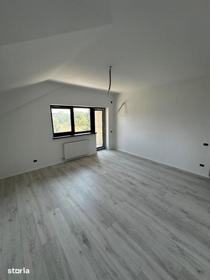 Casă cu 5 camere cu Teren 483 Mp în Corbeanca