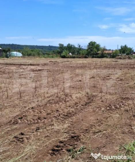 Teren intravilan 2.531 mp, dubla deschidere 2 strazi, util - 4