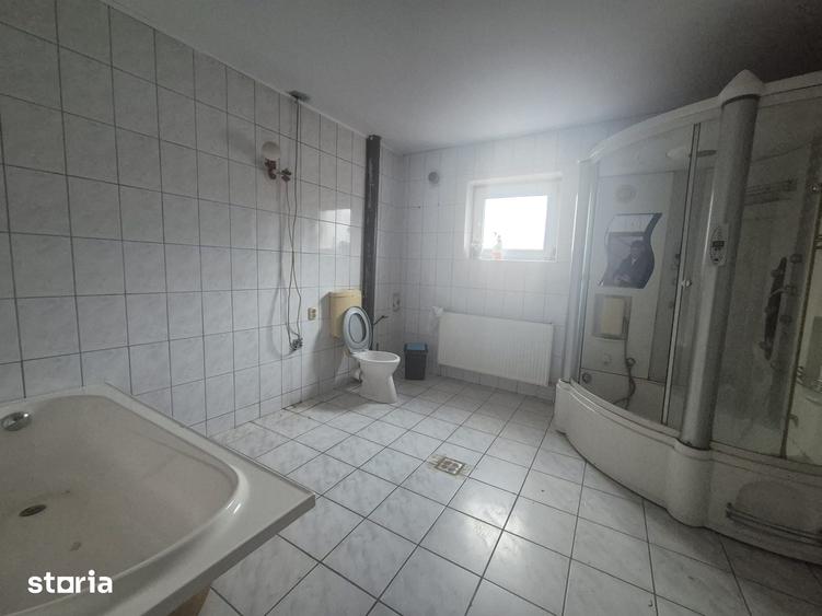 Casă cu 6 camere cu Teren 1000 Mp în Șcheia