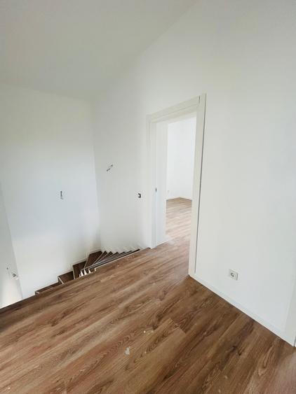 Casă individuală cu 5 camere cu Canalizare în Pipera