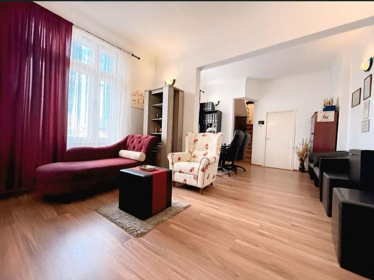 Apartament cu 4 camere semidecomandat în Central