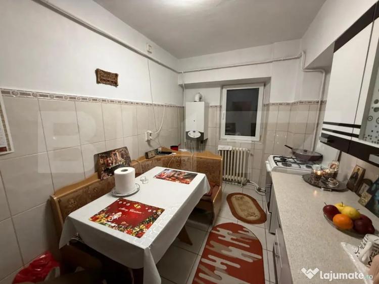 Apartament cu 4 camere decomandat în Dacia