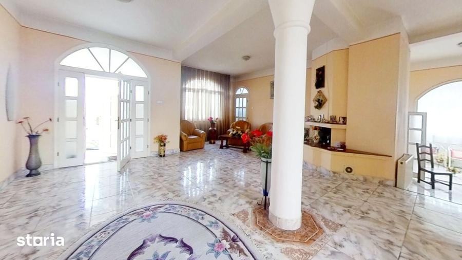 Casă cu 7 camere cu Teren 1200 Mp în Sânmartin