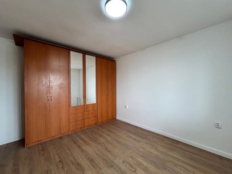 Apartament cu 3 camere semidecomandat, mobilat în Cantemir