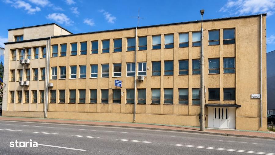 Spațiu comercial, de 1,000 mp, în Central