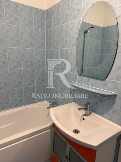 Casă individuală cu 4 camere cu Canalizare în Spitalul Județean