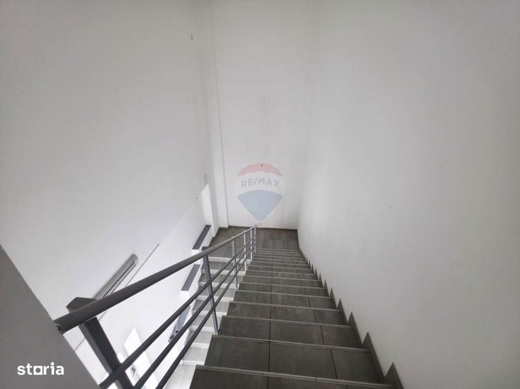 Spa?iu comercial de 828 mp de vanzare in zona 1 Mai - 7