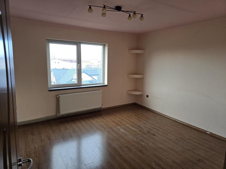 Casă cu 4 camere în Brătianu