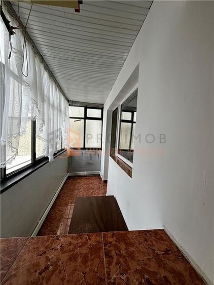 Apartament cu 3 camere nedecomandat, mobilat în Unirii Sud