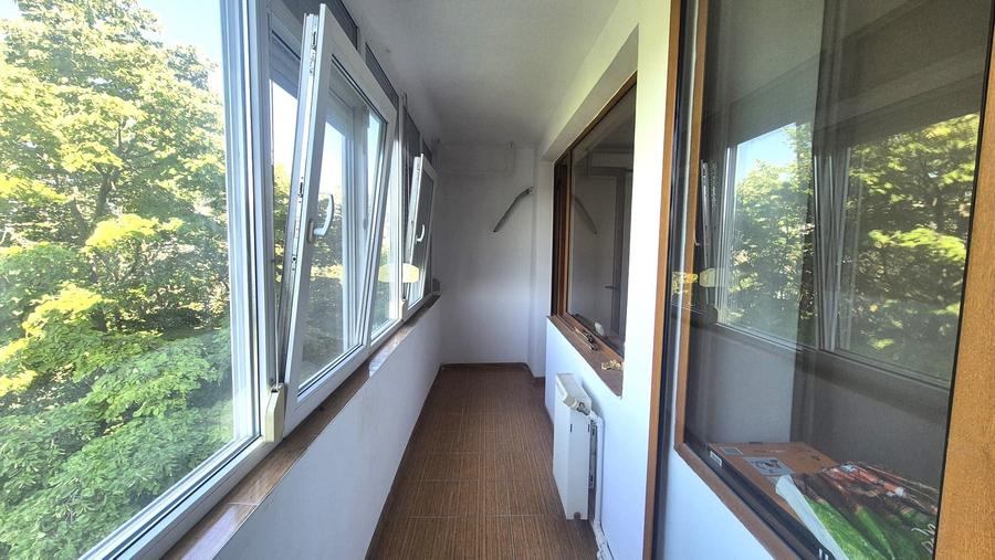 Apartament cu 3 camere semidecomandat în Țiglina 1