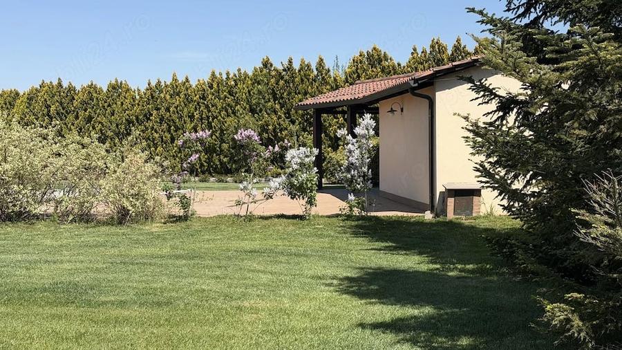 Casă cu 2 camere cu Teren 6500 Mp în Central
