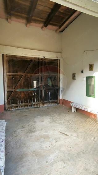 Casă cu 4 camere cu Teren 1084 Mp în Vale
