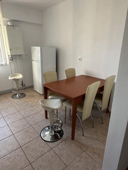 Apartament cu 2 camere decomandat în Exterior Vest