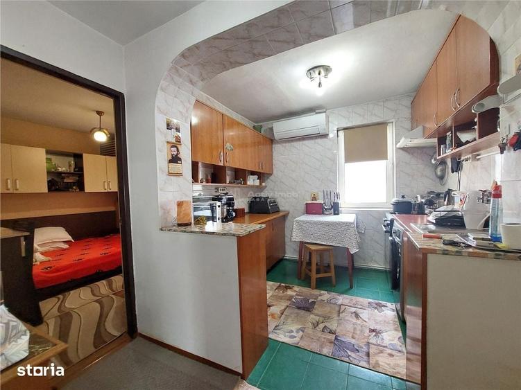Apartament cu 3 camere decomandat în Micro 14