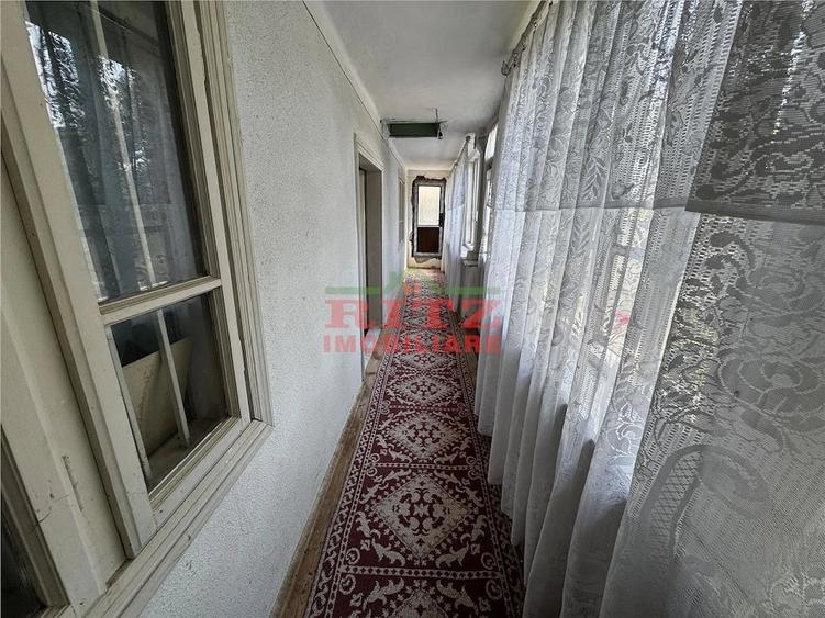 Casă cu 4 camere cu Teren 2437 Mp în Osica de Sus