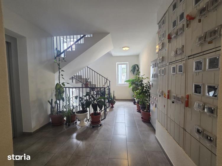 Apartament cu 3 camere decomandat în Florești
