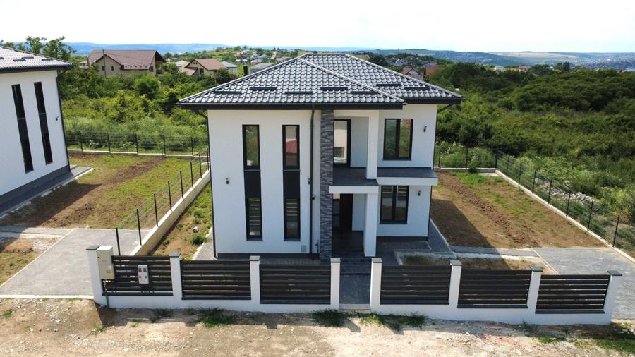 Casă cu 4 camere în Vișan