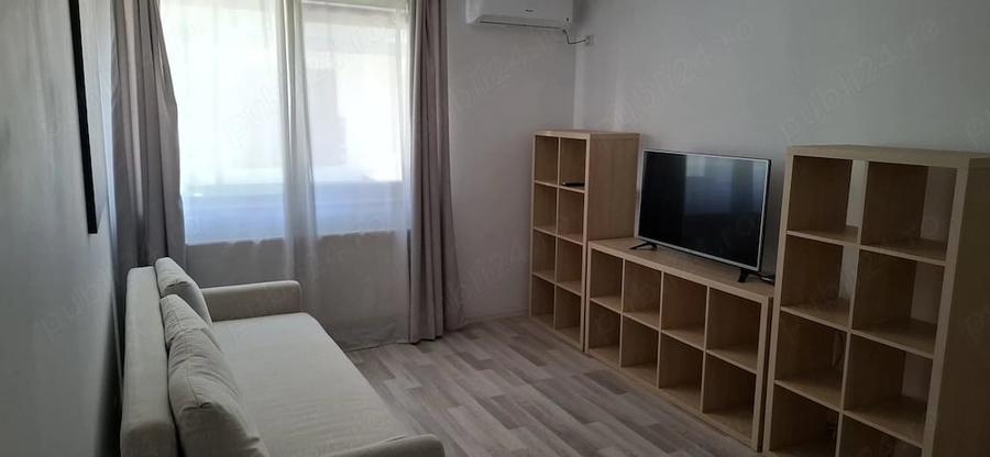 Apartament cu 3 camere decomandat în 1 Decembrie
