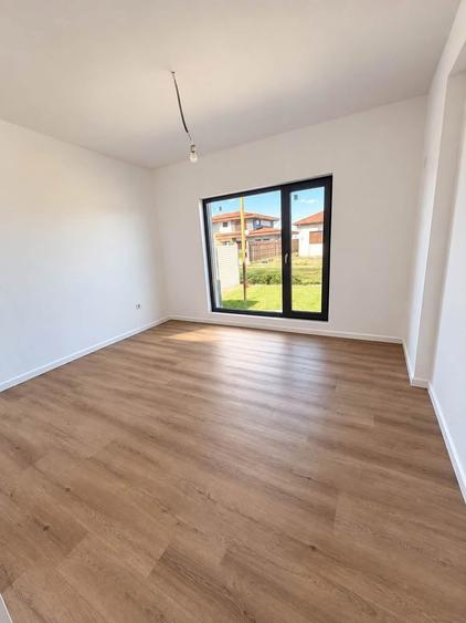 Casă individuală cu 4 camere cu Teren 400 Mp în Domnești