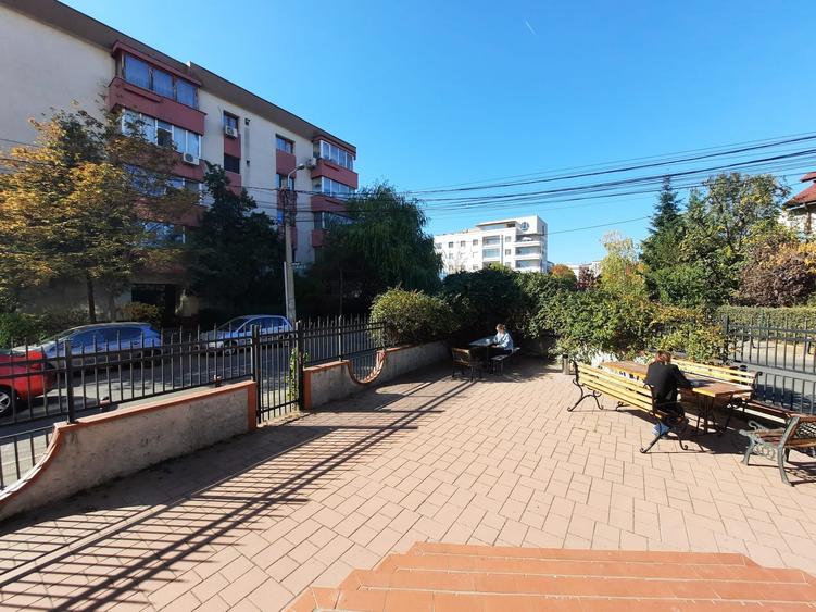 Spațiu comercial, de 1,000 mp, în Aviației