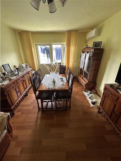 Apartament cu 3 camere decomandat, mobilat în Aradului