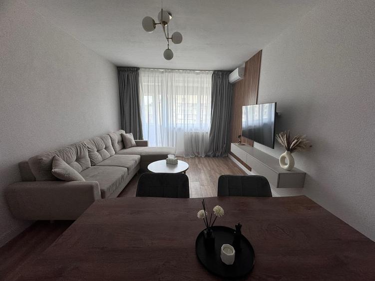 Apartament cu 3 camere semidecomandat în Tineretului