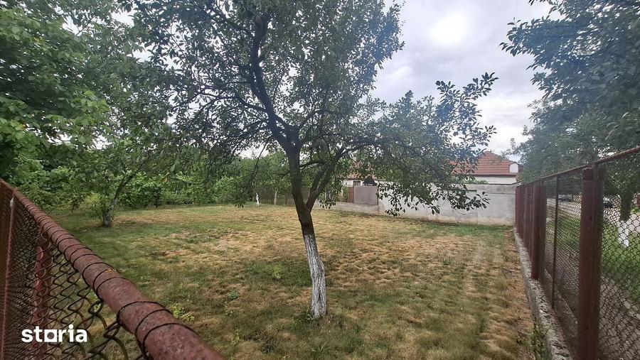 Casă cu 5 camere cu Teren 1088 Mp în Central