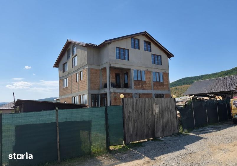 Casă cu 5 camere cu Teren 500 Mp în Central