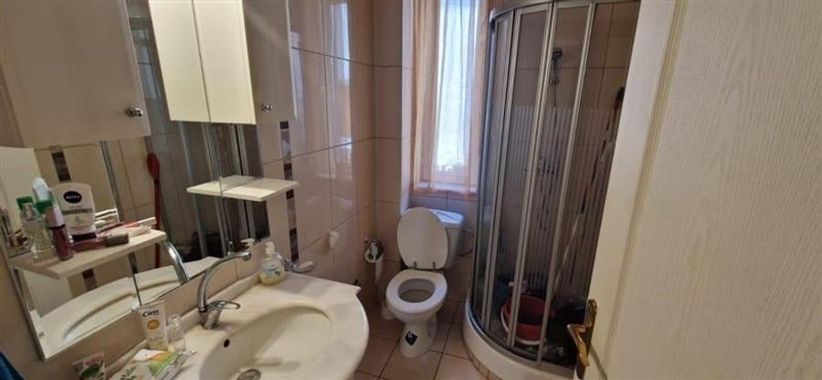 Casă individuală cu 6 camere cu Teren 435 Mp în Semicentral