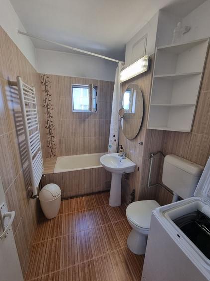 Apartament cu 3 camere semidecomandat, mobilat în Girocului