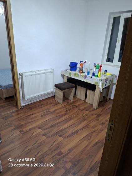 Apartament cu 4 camere semidecomandat în Micro 9