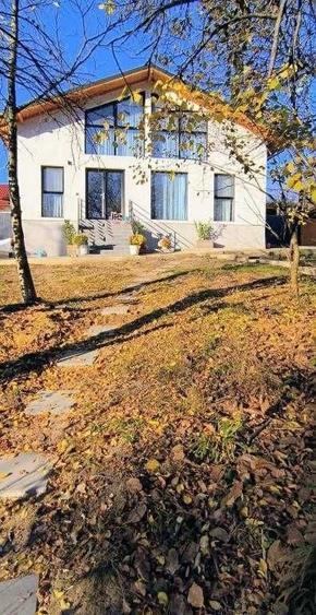 Casă cu 3 camere în Runcu