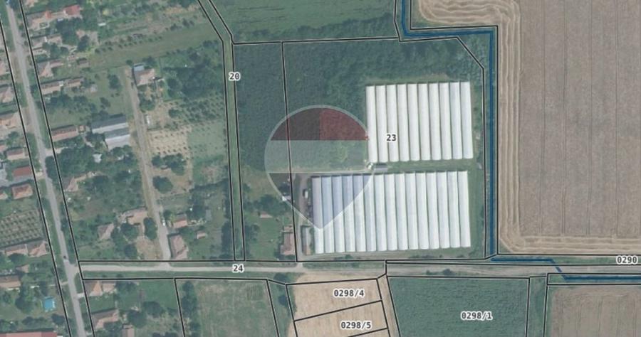 Teren agricol intravilan de 24732 mp, în Vest