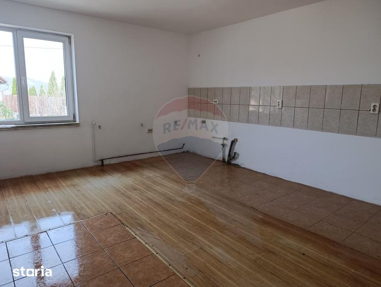 Casă cu 3 camere cu Teren 352 Mp în Central