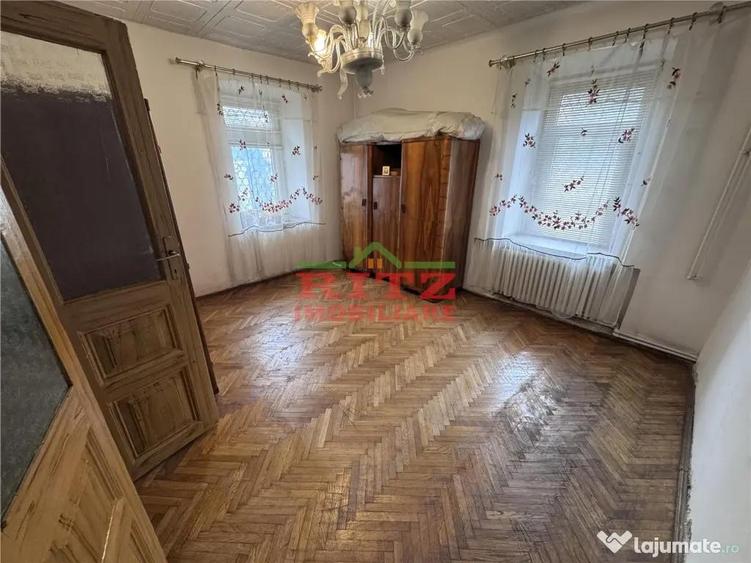 Casă cu 7 camere cu Teren 938 Mp în Orașul de Jos