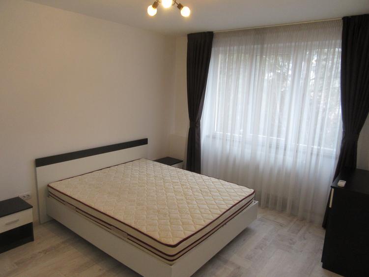 Apartament cu 3 camere decomandat, mobilat în Central