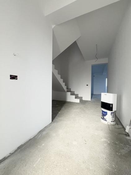 Duplex cu 4 camere cu Canalizare în Giarmata