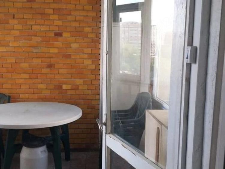Apartament cu 3 camere decomandat în Obor