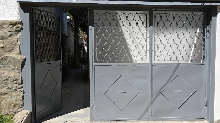 Casă cu 5 camere cu Teren 500 Mp în Central