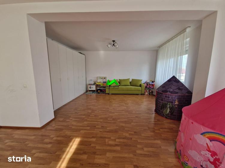 Casă cu 6 camere cu Teren 500 Mp în Șura Mică
