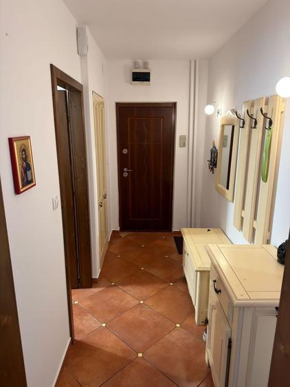 Apartament cu 3 camere decomandat, mobilat în Circumvalațiunii