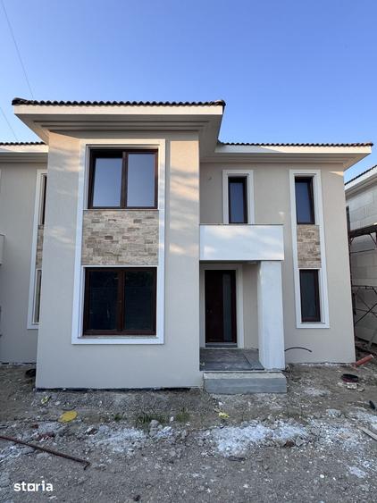 Casă cu 5 camere decomandat cu Teren 380 Mp în Giroc