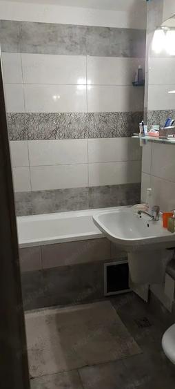 Apartament cu 5 camere decomandat în Florești