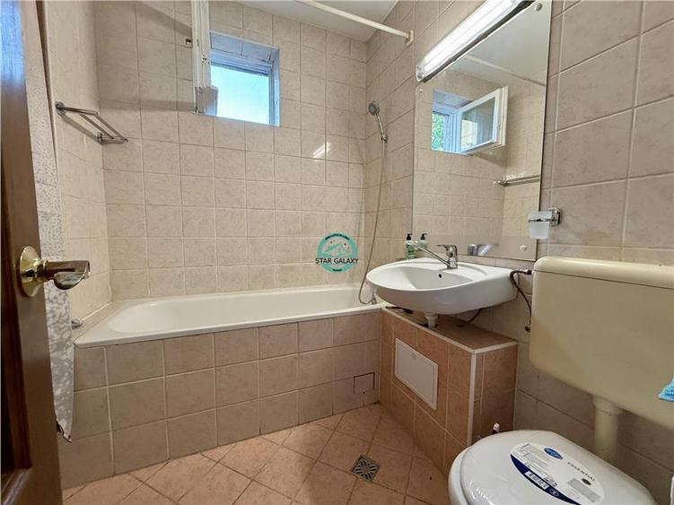 Apartament cu 3 camere decomandat, mobilat în Corina
