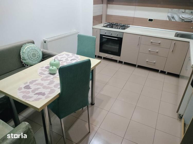 Apartament cu 3 camere decomandat, mobilat în Tractorul
