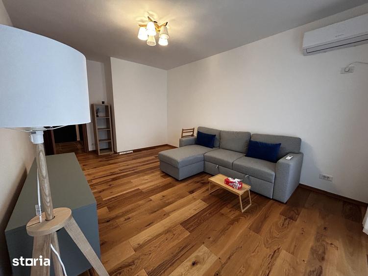 Apartament cu 3 camere în Apărătorii Patriei