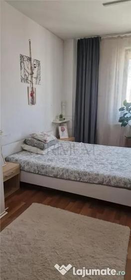 Apartament cu 3 camere decomandat în Buziașului