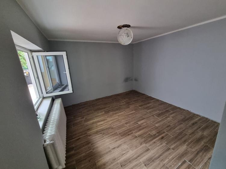 Casă individuală cu 4 camere cu Canalizare în Coiciu