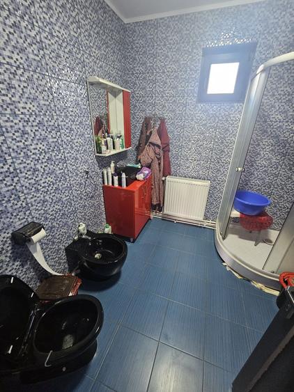 Casă cu 4 camere în Grindu
